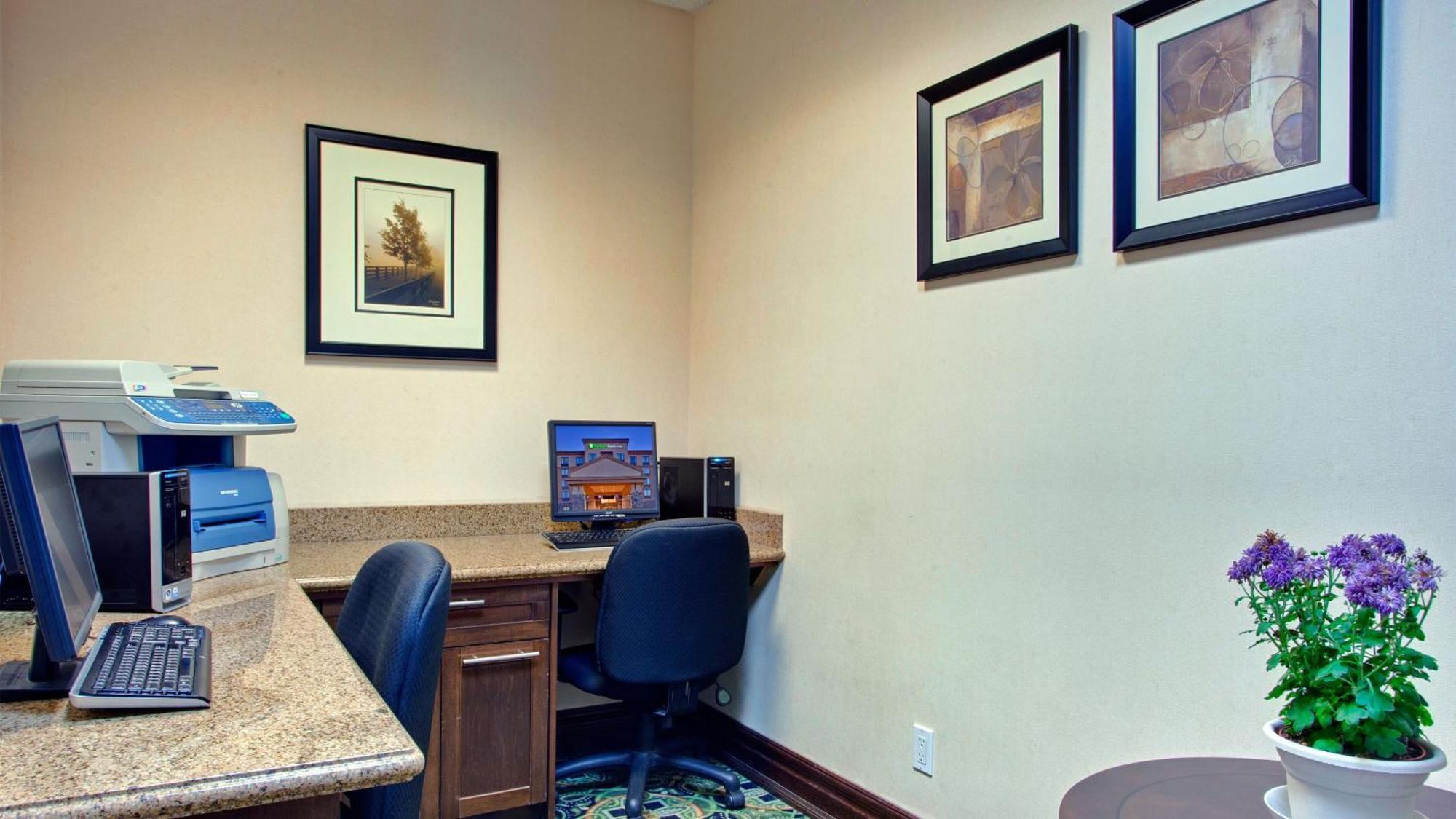 Holiday Inn Express & Suites Huntsville By Ihg Exterior foto